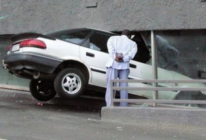 سيارات مميزة في حوادث سير غريبة
